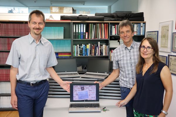 Uni Innsbruck unterstützt KINDERN EINE CHANCE mit Laptops