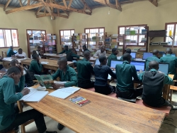 Bild: Library and Computer Room in Bongole Senior Secondary School
